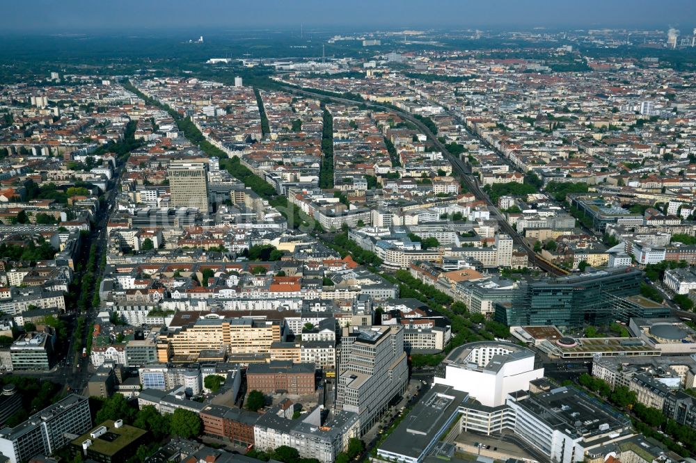 Luftaufnahme Berlin - Stadtteilansicht des Ortsteils Charlottenburg City West entlang des Kurfürstendamm in Berlin