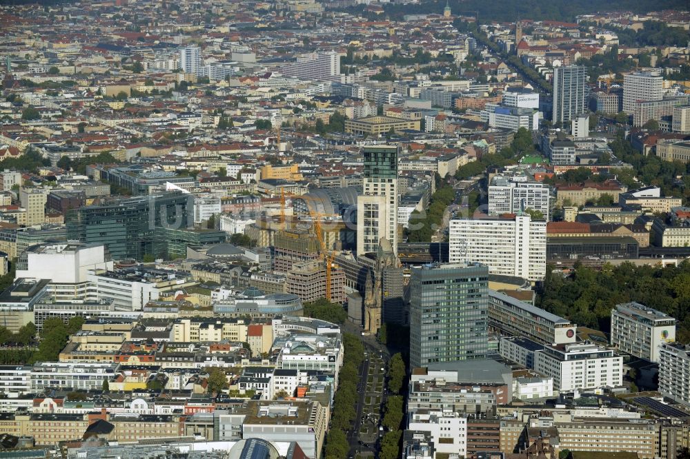 Berlin aus der Vogelperspektive: Stadtteilansicht des Ortsteils Charlottenburg entlang der Tauentzienstraße in Berlin