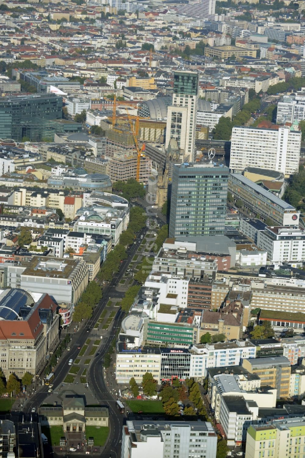 Berlin von oben - Stadtteilansicht des Ortsteils Charlottenburg entlang der Tauentzienstraße in Berlin