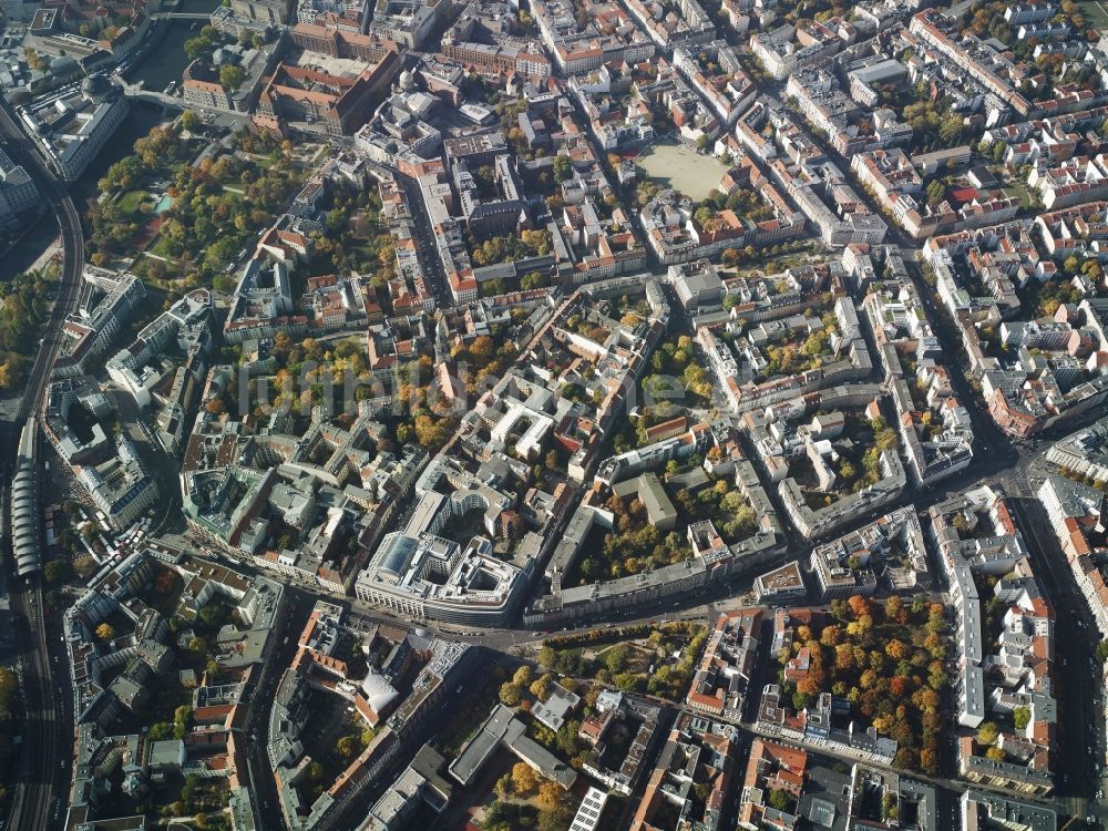 Berlin aus der Vogelperspektive: Stadtteilansicht des Ostens des Bezirkes Mitte in Berlin