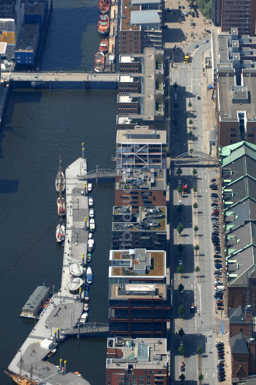 Luftaufnahme Hamburg - Stadtteilansicht Sandtorhafen in Hamburg Hafencity