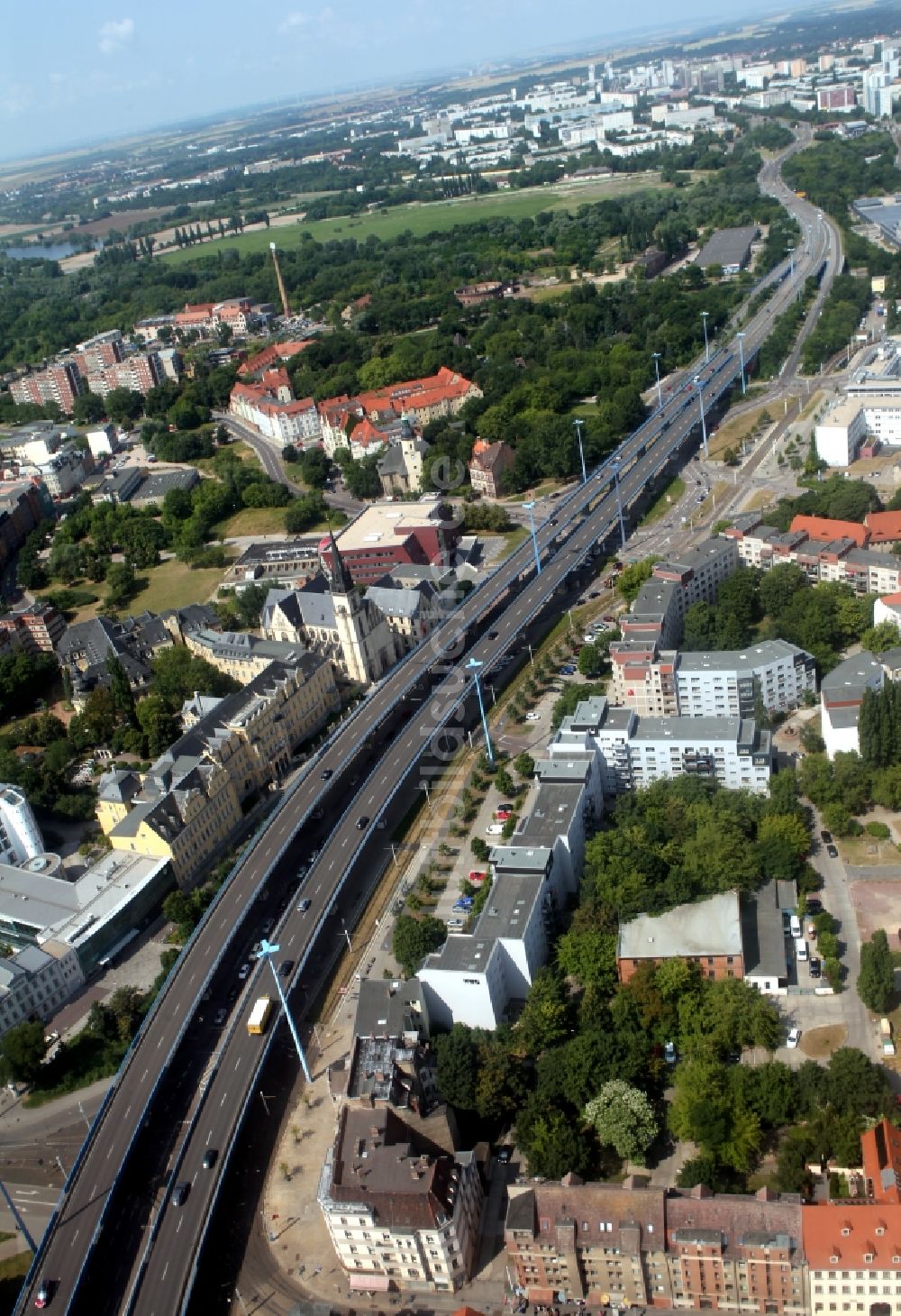 Luftaufnahme Halle ( Saale ) - Stadtteilansicht an der Schnellstraße Waisenhausmauer in Halle ( Saale ) im Bundesland Sachsen-Anhalt