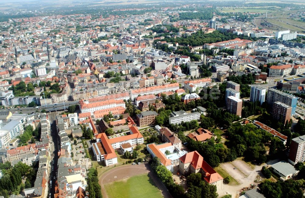 Luftaufnahme Halle ( Saale ) - Stadtteilansicht an der Schnellstraße Waisenhausmauer in Halle ( Saale ) im Bundesland Sachsen-Anhalt