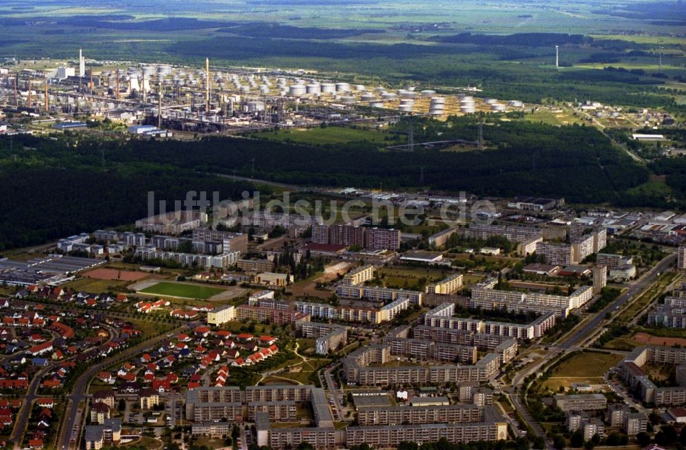 Luftaufnahme Schwedt/Oder - Stadtteilansicht von Schwedt/Oder mit dem Werksgelände der PCK Raffenerie GmbH in Schwedt/Oder im Bundesland Brandenburg