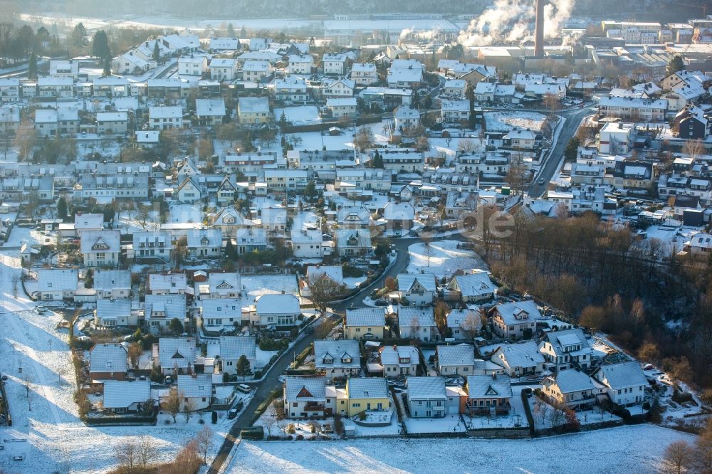 Luftbild Arnsberg - Stadtteilansicht des Südens des schneebedeckten Arnsberg im Bundesland Nordrhein-Westfalen