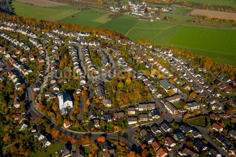 Arnsberg aus der Vogelperspektive: Stadtteilansicht des südöstlichen Stadtrandes von Arnsberg im Bundesland Nordrhein-Westfalen