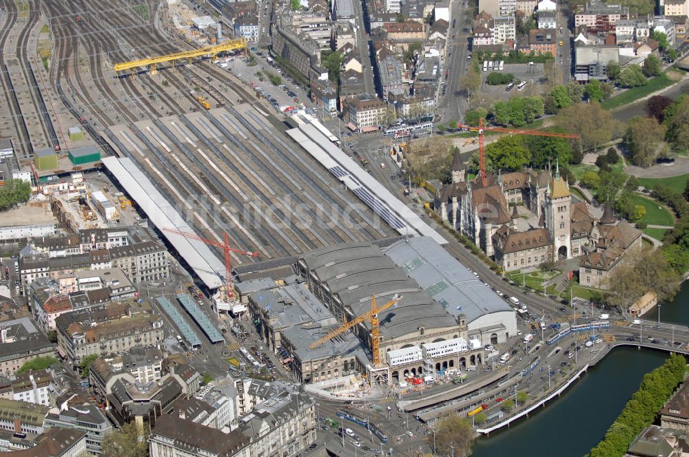 ZÜRICH von oben - Stadtteilansicht vom Stadtkreis Altstadt mit Hauptbahnhof in Zürich