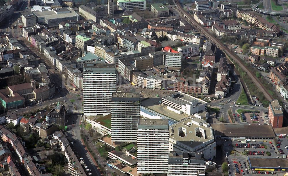 Mühlheim an der Ruhr von oben - Stadtteilansicht des Stadtteilzentrum am Kurt-Schumacher-Platz Mülheim an der Ruhr im Bundesland Nordrhein-Westfalen