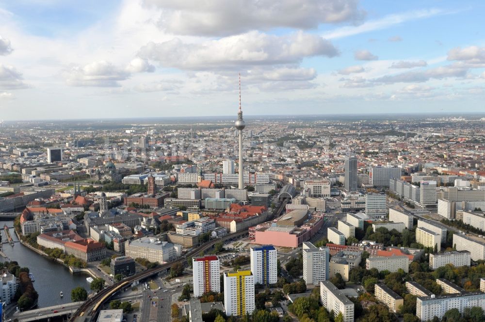 Berlin aus der Vogelperspektive: Stadtteilansicht Stadtzentrum Berlin - Ost am Berliner Fernsehturm