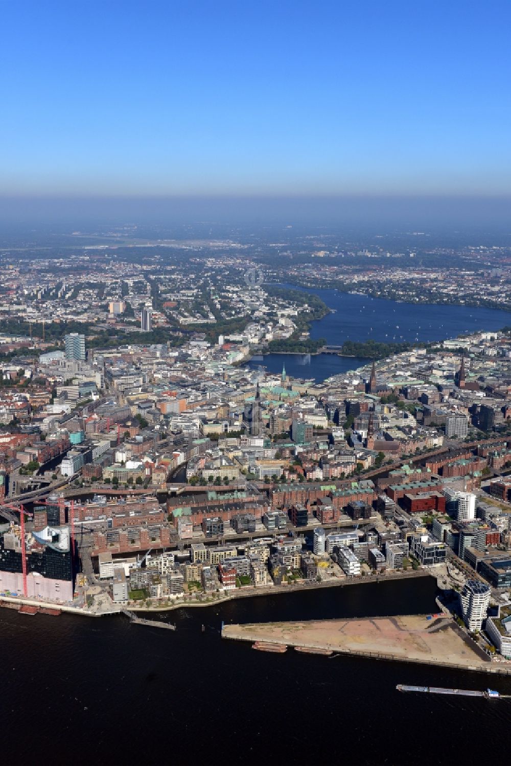 Hamburg aus der Vogelperspektive: Stadtteilansicht des Stadtzentrums von Hamburg