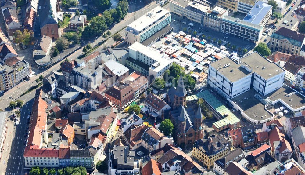 Kaiserslautern aus der Vogelperspektive: Stadtteilansicht mit Stiftskirche in Kaiserslautern