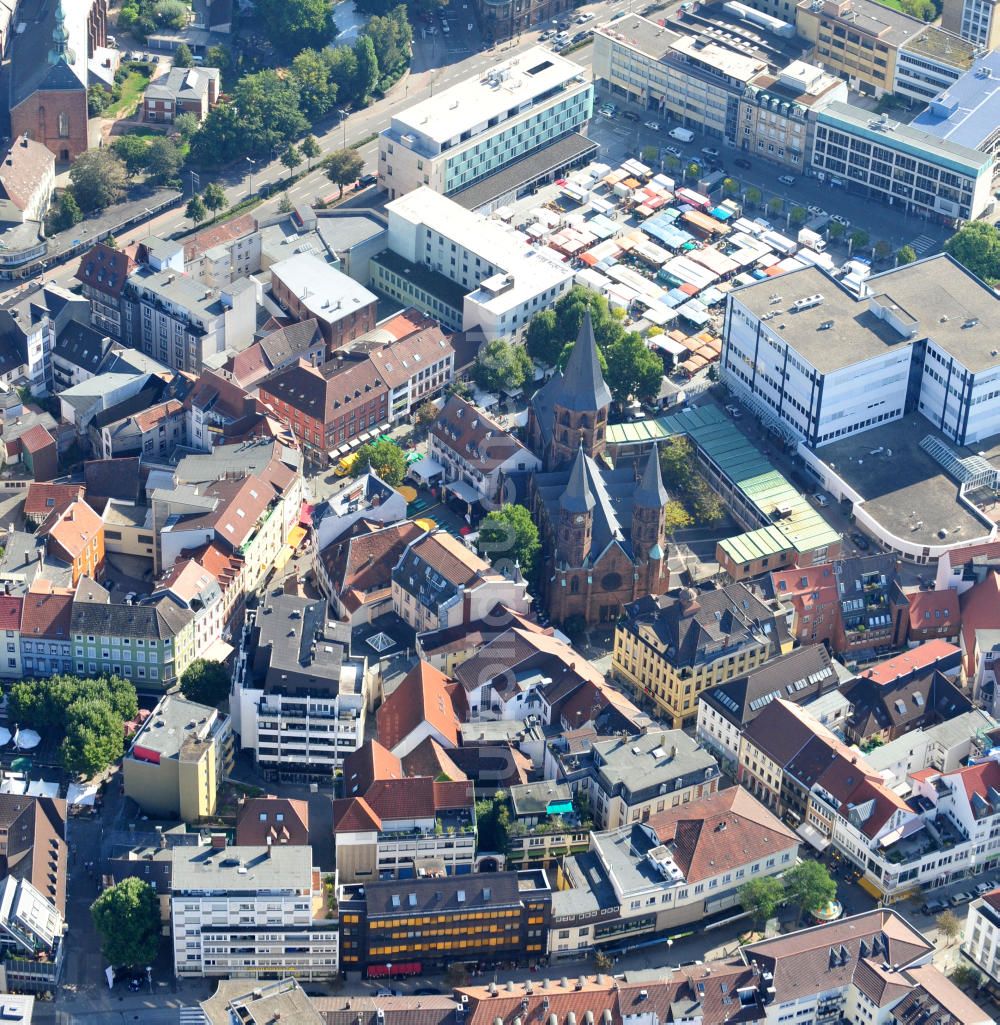 Luftaufnahme Kaiserslautern - Stadtteilansicht mit Stiftskirche in Kaiserslautern