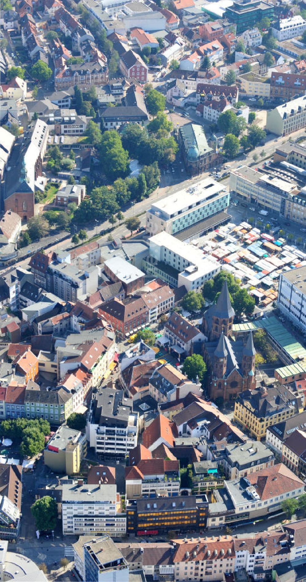 Kaiserslautern von oben - Stadtteilansicht mit Stiftskirche in Kaiserslautern