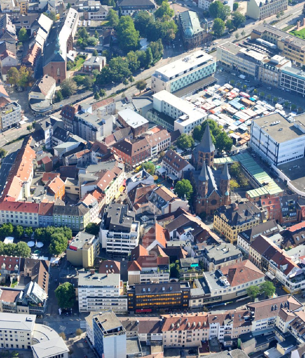 Luftbild Kaiserslautern - Stadtteilansicht mit Stiftskirche in Kaiserslautern