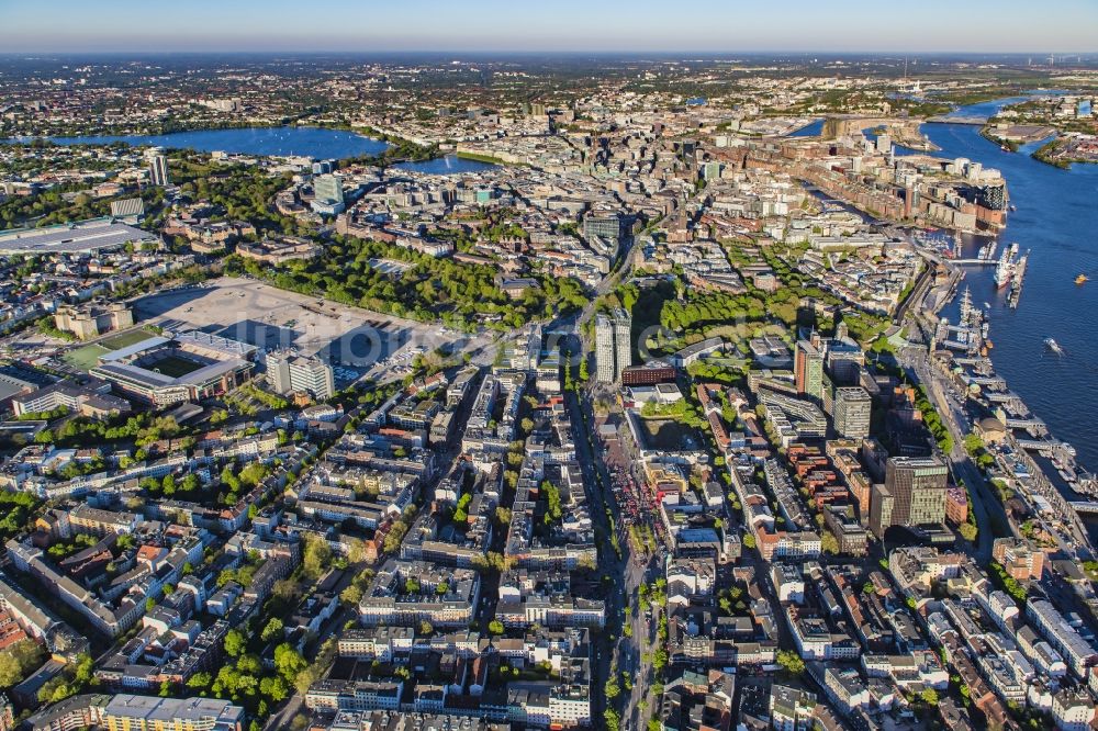 Luftbild Hamburg - Stadtteilansicht von St.Pauli mit Geschäftsgebäuden und Hochhäusern nördlich der St.Pauli Reeperbahn in Hamburg