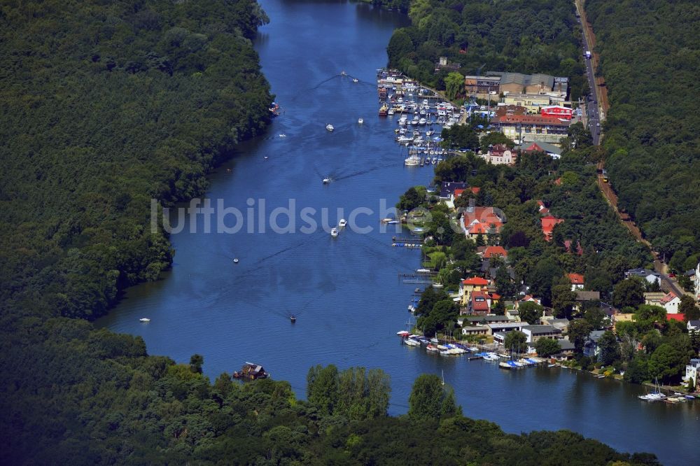 Berlin von oben - Stadtteilansicht der Straßen am Mäggelseedamm am Ufer des Müggelsee in Berlin Friedrichshagen