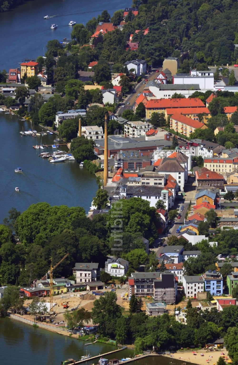 Berlin von oben - Stadtteilansicht der Straßen am Mäggelseedamm am Ufer des Müggelsee in Berlin Friedrichshagen