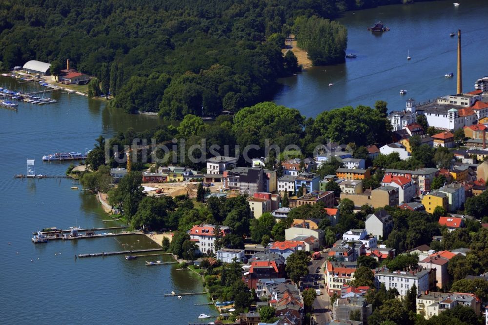 Berlin von oben - Stadtteilansicht der Straßen am Mäggelseedamm am Ufer des Müggelsee in Berlin Friedrichshagen