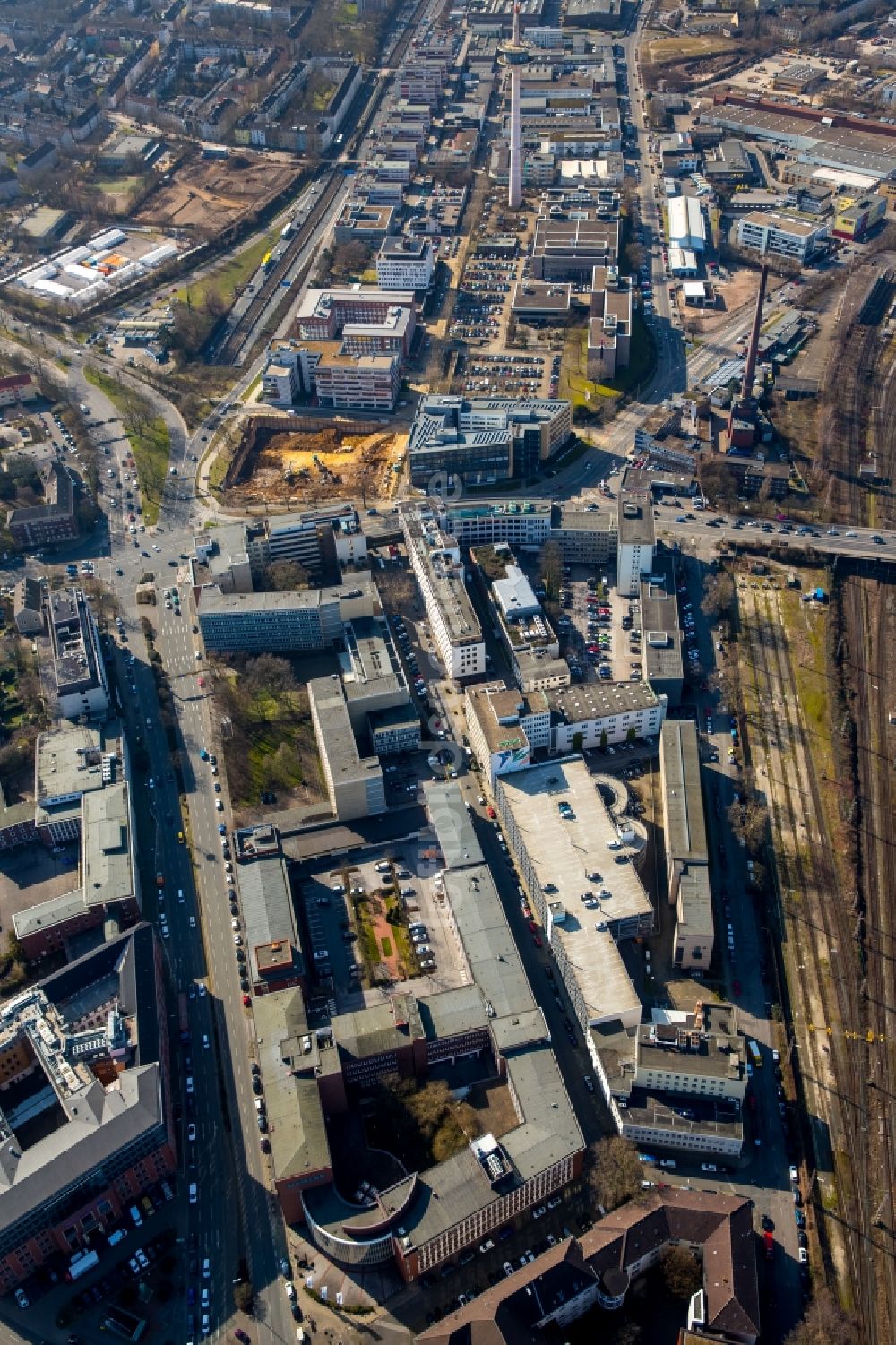 Luftaufnahme Essen - Stadtteilansicht der Umgebung der Sachsenstraße südlich der Bahnstrecke im Stadtzentrum von Essen im Bundesland Nordrhein-Westfalen