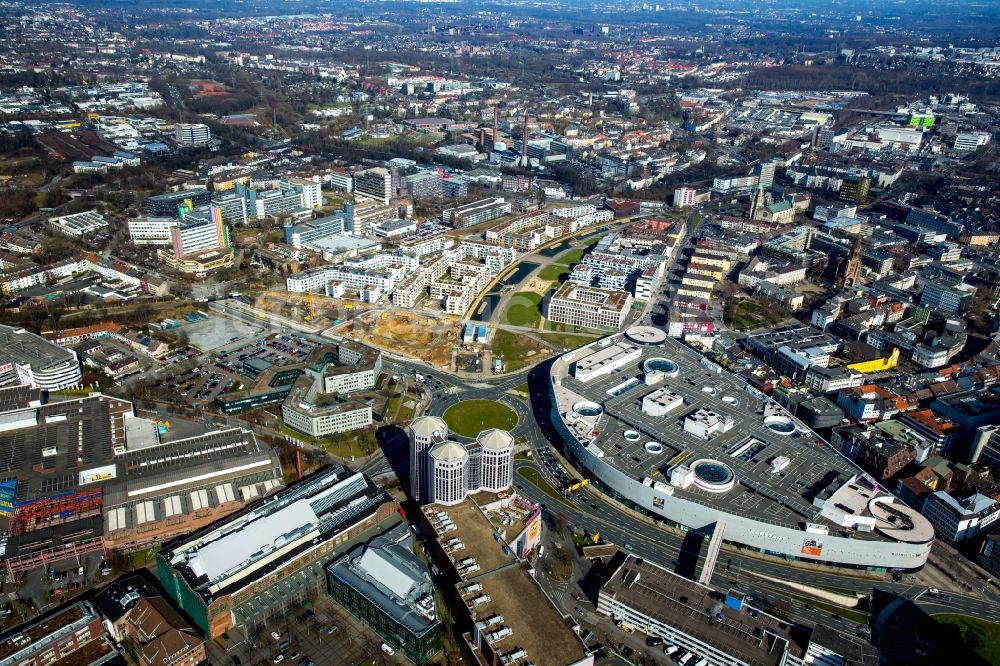 Essen aus der Vogelperspektive: Stadtteilansicht des Uni-Viertels mit der Baustelle der Unternehmenszentrale der Funke Mediengruppe am Berliner Platz in Essen im Bundesland Nordrhein-Westfalen