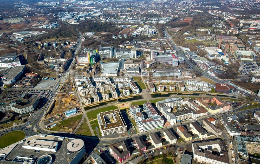 Essen aus der Vogelperspektive: Stadtteilansicht des Uni-Viertels mit der Baustelle der Unternehmenszentrale der Funke Mediengruppe am Berliner Platz in Essen im Bundesland Nordrhein-Westfalen