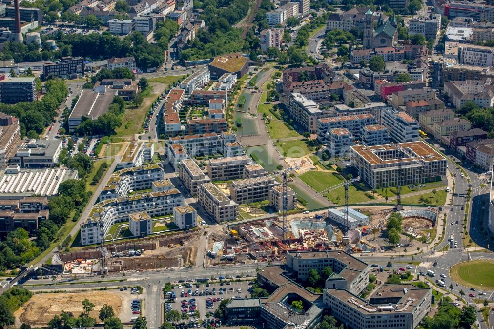 Essen aus der Vogelperspektive: Stadtteilansicht des Uni-Viertels mit der Baustelle der Unternehmenszentrale der Funke Mediengruppe am Berliner Platz in Essen im Bundesland Nordrhein-Westfalen