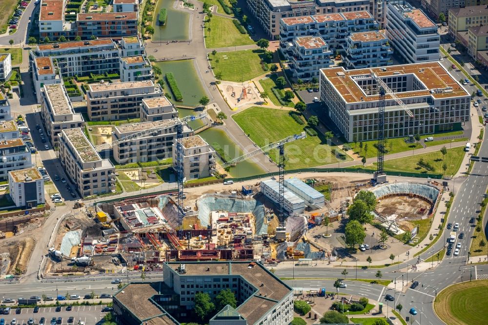 Essen von oben - Stadtteilansicht des Uni-Viertels mit der Baustelle der Unternehmenszentrale der Funke Mediengruppe am Berliner Platz in Essen im Bundesland Nordrhein-Westfalen