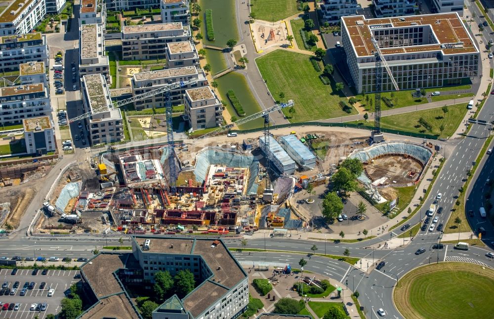 Essen von oben - Stadtteilansicht des Uni-Viertels mit der Baustelle der Unternehmenszentrale der Funke Mediengruppe am Berliner Platz in Essen im Bundesland Nordrhein-Westfalen