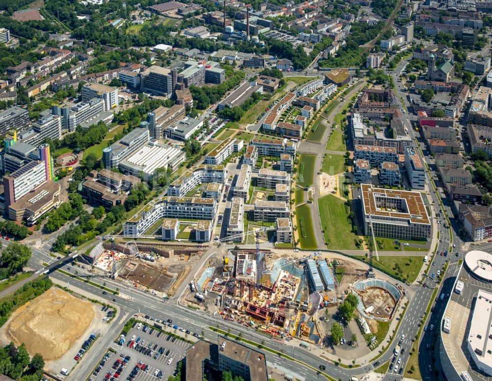 Essen von oben - Stadtteilansicht des Uni-Viertels mit der Baustelle der Unternehmenszentrale der Funke Mediengruppe am Berliner Platz in Essen im Bundesland Nordrhein-Westfalen