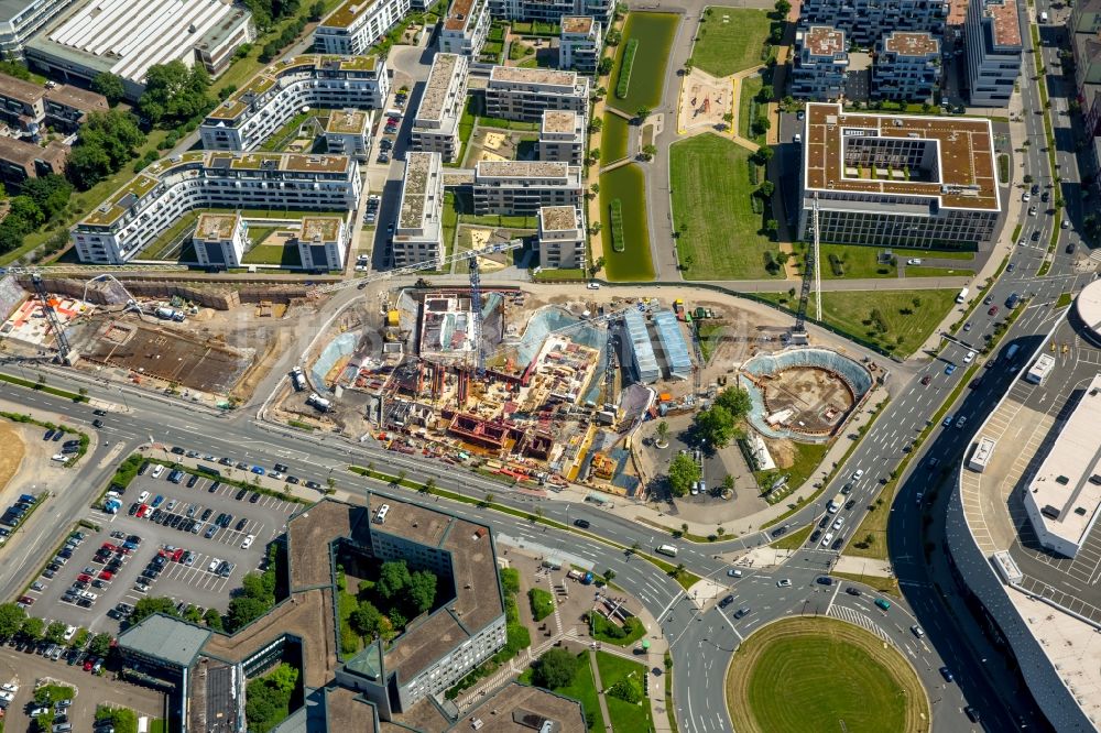 Essen aus der Vogelperspektive: Stadtteilansicht des Uni-Viertels mit der Baustelle der Unternehmenszentrale der Funke Mediengruppe am Berliner Platz in Essen im Bundesland Nordrhein-Westfalen