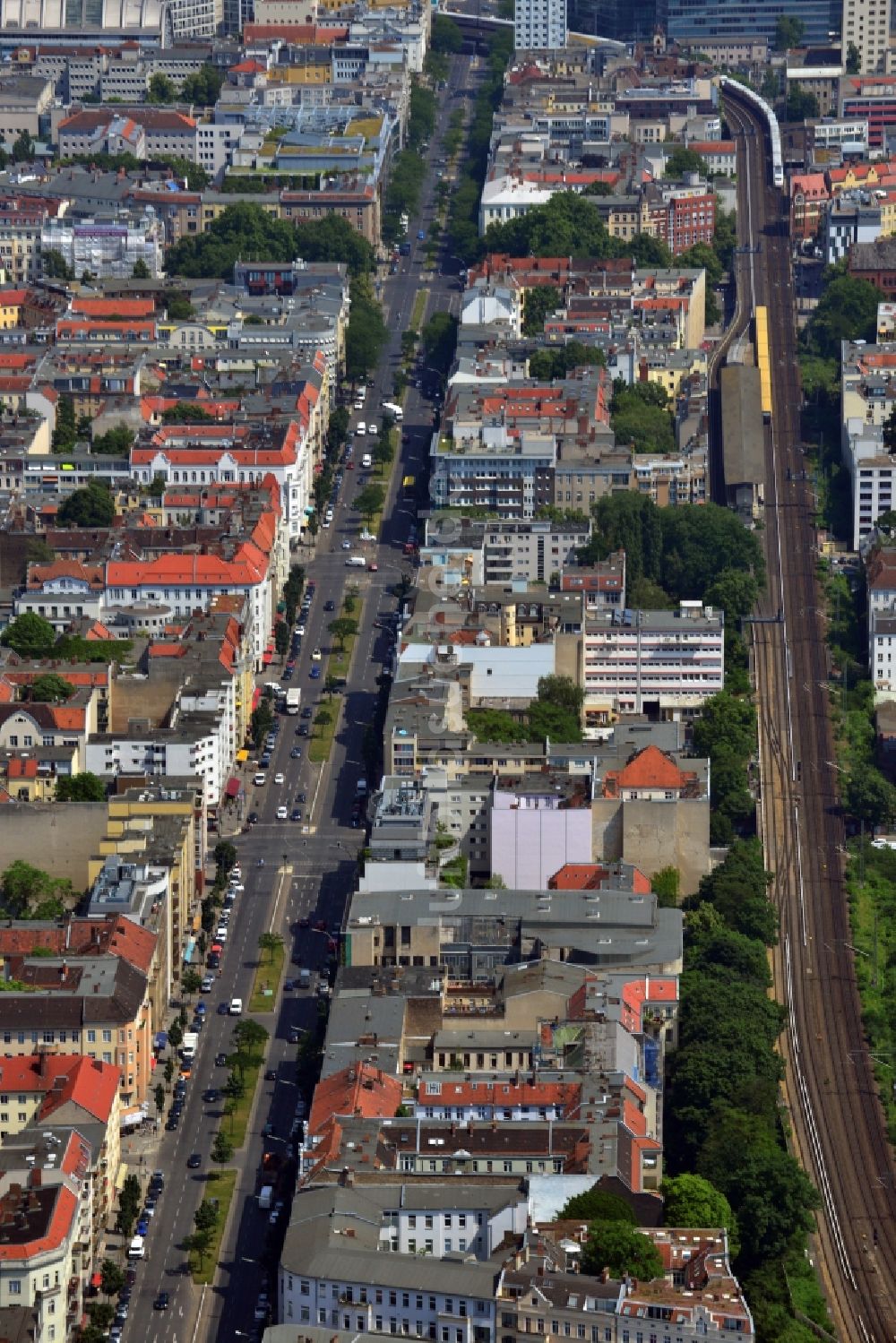 Luftaufnahme Berlin - Stadtteilansicht Wohn- und Geschäftshäuser an der Kantstraße in Charlottenburg in Berlin