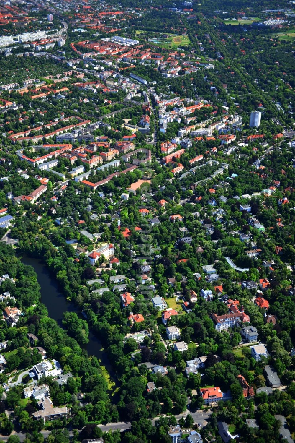 Berlin von oben - Stadtteilansicht der Wohngebiete Grunewald und Schmargendorf im Stadtbezirk Charlottenburg-Wilmersdorf von Berlin