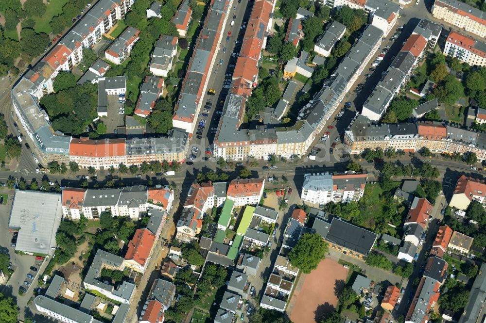 Leipzig von oben - Stadtteilansicht des Wohngebietes an der Bornaische Straße Ecke Stockartstraße im Stadtteil Connewitz in Leipzig im Bundesland Sachsen