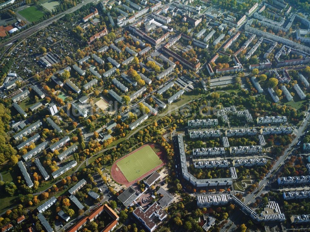 Berlin von oben - Stadtteilansicht eines Wohngebietes im Norden der Sonnenallee im Bezirk Neukölln in Berlin