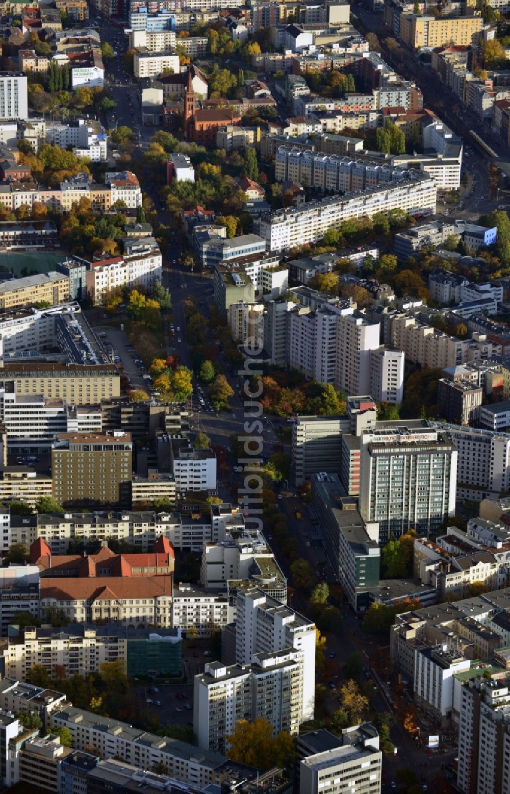 Luftbild Berlin - Stadtteilansicht auf Wohnhäuser und Geschäftsgebäude entlang der Kurfürstenstraße im Ortsteil Tiergarten in Berlin - Mitte