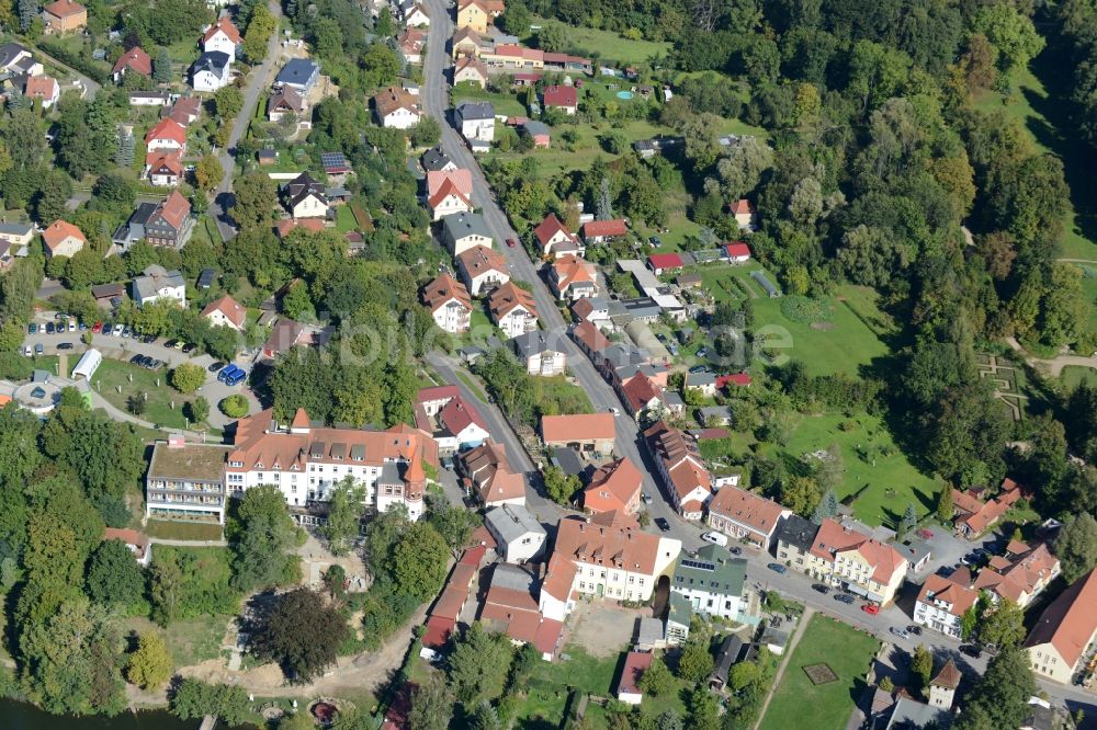 Buckow (Märkische Schweiz) aus der Vogelperspektive: Stadtteilansicht des Zentrums von Buckow (Märkische Schweiz) entlang der Wriezener Straße im Bundesland Brandenburg