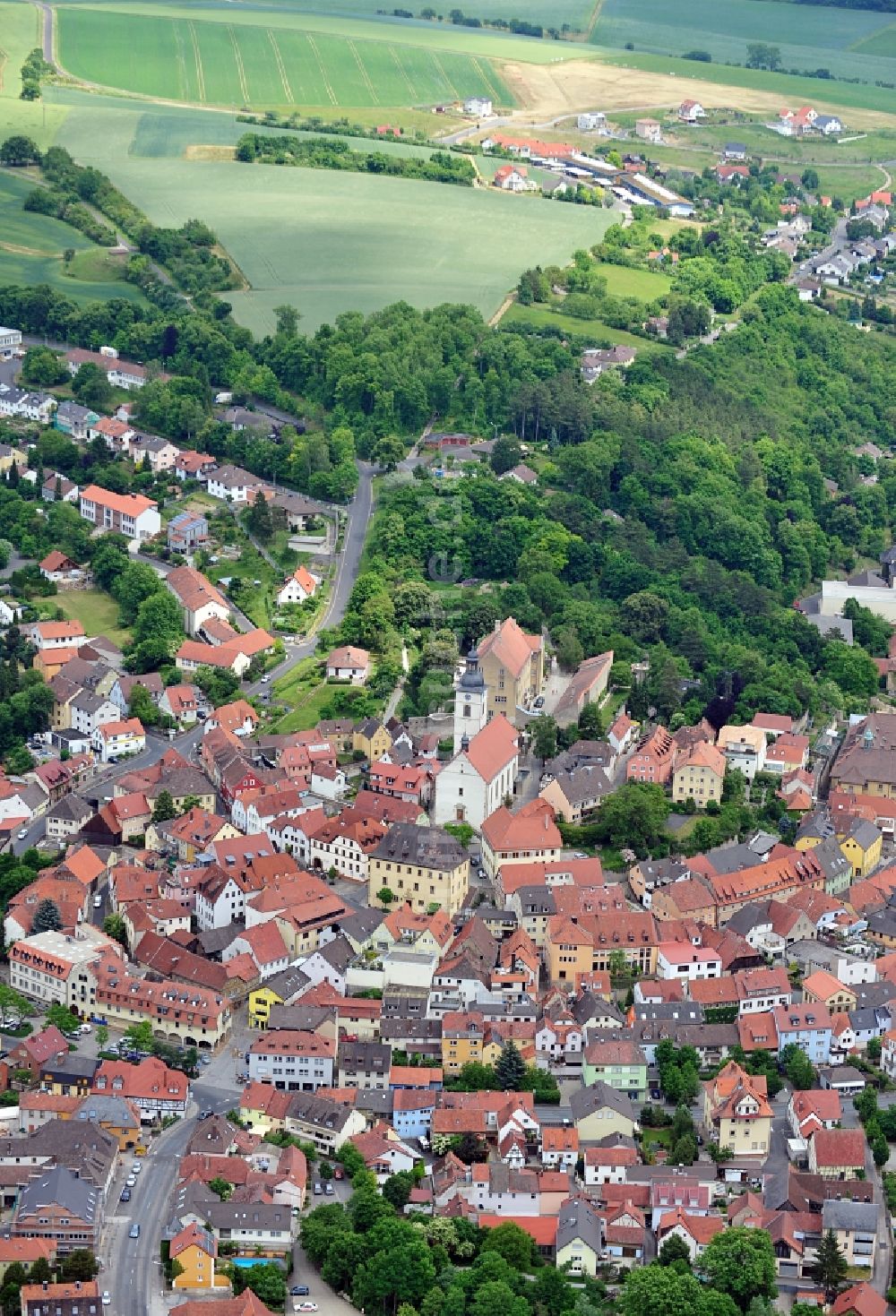 Arnstein aus der Vogelperspektive: Stadtteilübersicht von Arnstein in Bayern