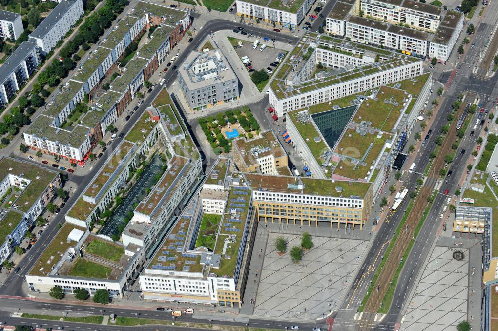 Luftaufnahme Berlin Hellersdorf - Stadtteilzentrum Helle Mitte in Berlin - Hellersdorf