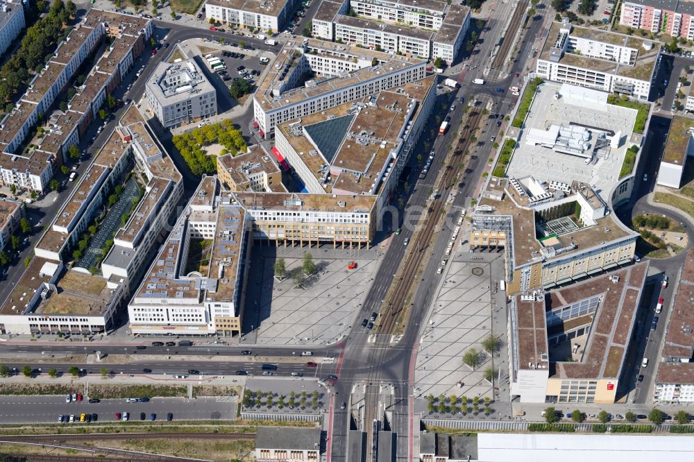 Luftaufnahme Berlin - Stadtteilzentrum Helle Mitte im Ortsteil Hellersdorf in Berlin, Deutschland