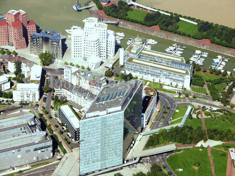 Düsseldorf (NRW) von oben - Stadttor und Medienhafen - Düsseldorf (NRW)