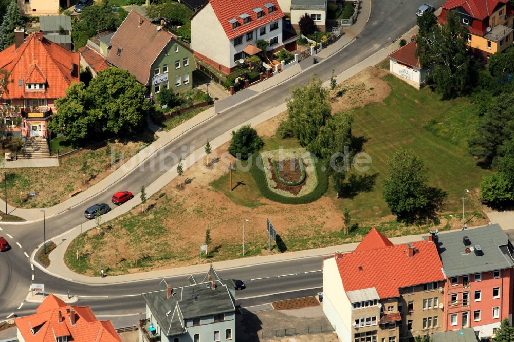 Luftbild Sondershausen - Stadtwappen von Sondershausen im Bundesland Thüringen in einer Grünanlage