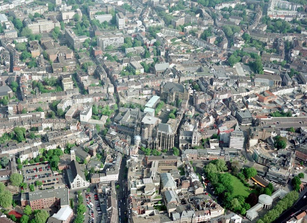 Luftbild Aachen - Stadtzentrum Aachen mit dem Aachener Dom.