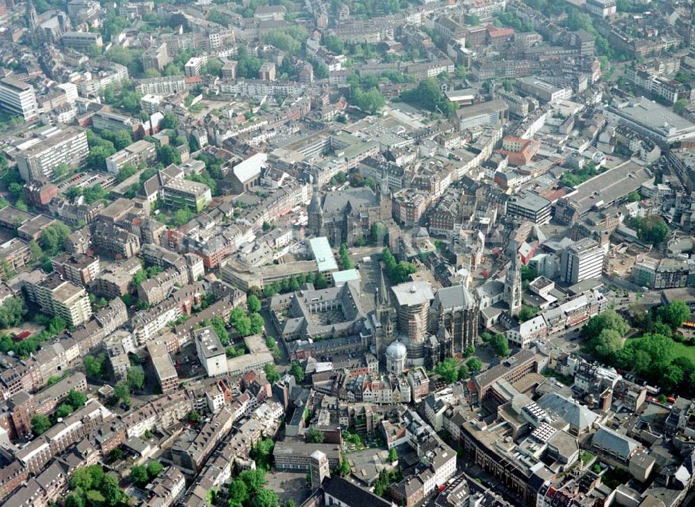 Luftaufnahme Aachen - Stadtzentrum Aachen mit dem Aachener Dom.