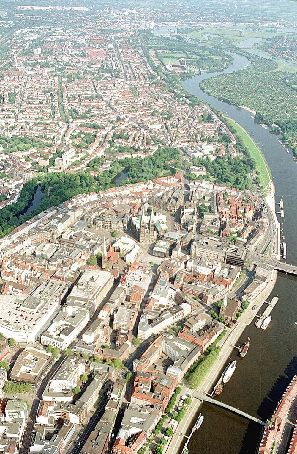 Bremen von oben - Stadtzentrum mit der Altstadt Bremen. Ort: Bremen Datum: 30.05.2003