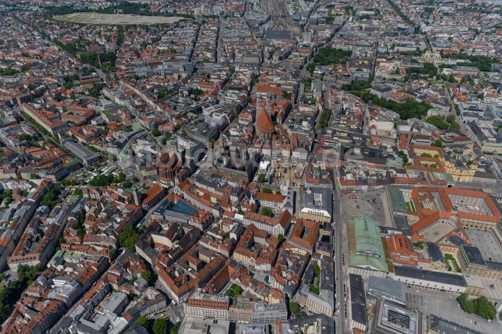 Luftaufnahme München - Stadtzentrum der Altstadt in München im Bundesland Bayern, Deutschland