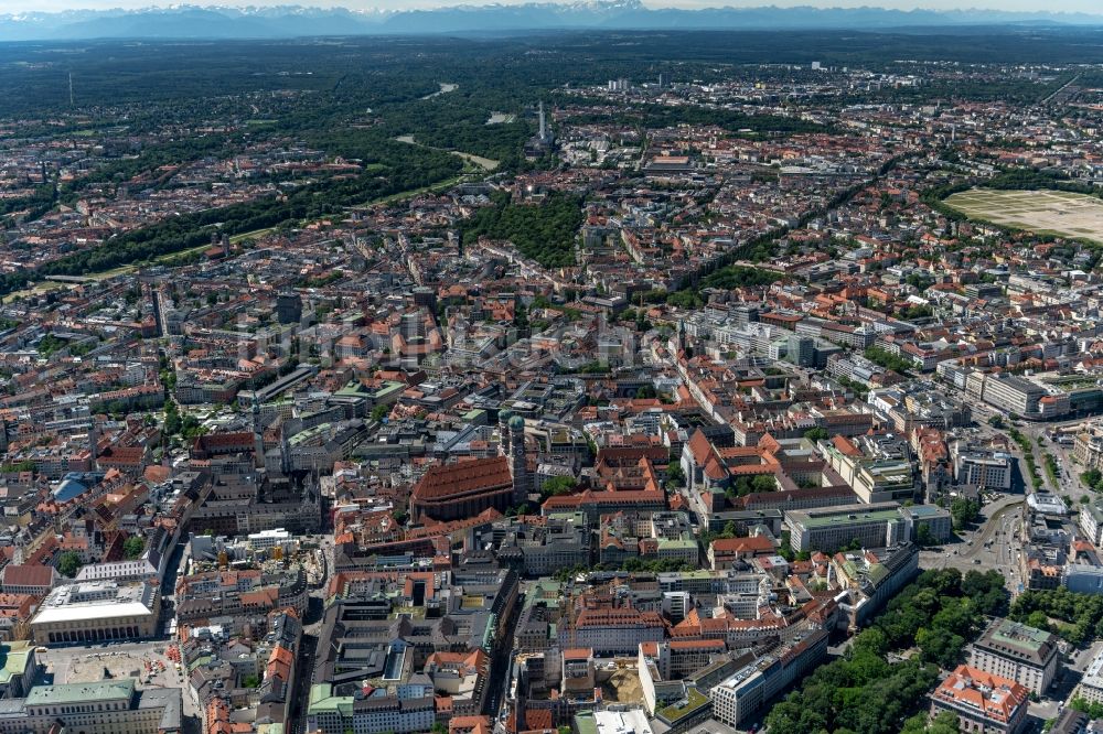 München von oben - Stadtzentrum der Altstadt in München im Bundesland Bayern, Deutschland