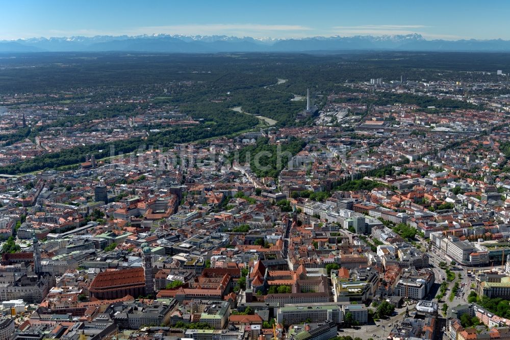 München aus der Vogelperspektive: Stadtzentrum der Altstadt in München im Bundesland Bayern, Deutschland