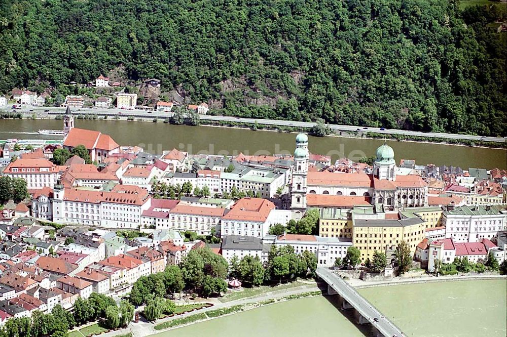 Luftbild Passau/ Bayern - Stadtzentrum und Altstadt von Passau an der Donau in Bayern.