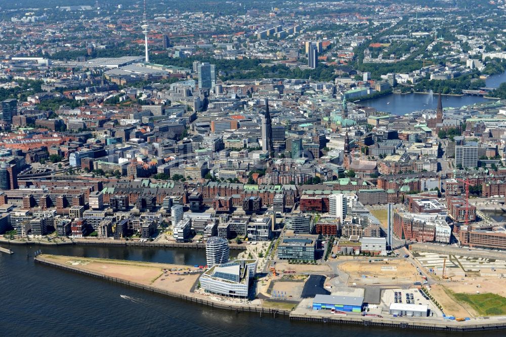 Hamburg von oben - Stadtzentrum und Altstadt mit Strandkai am Ufer der Elbe in Hamburg