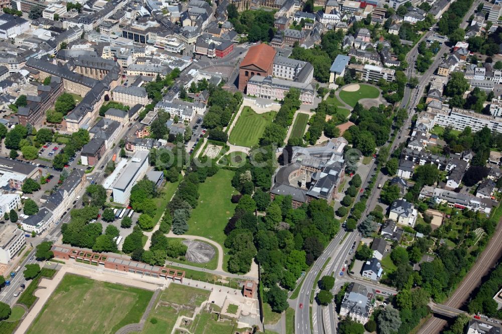 Luftaufnahme Trier - Stadtzentrum mit Altstadt in Trier im Bundesland Rheinland-Pfalz